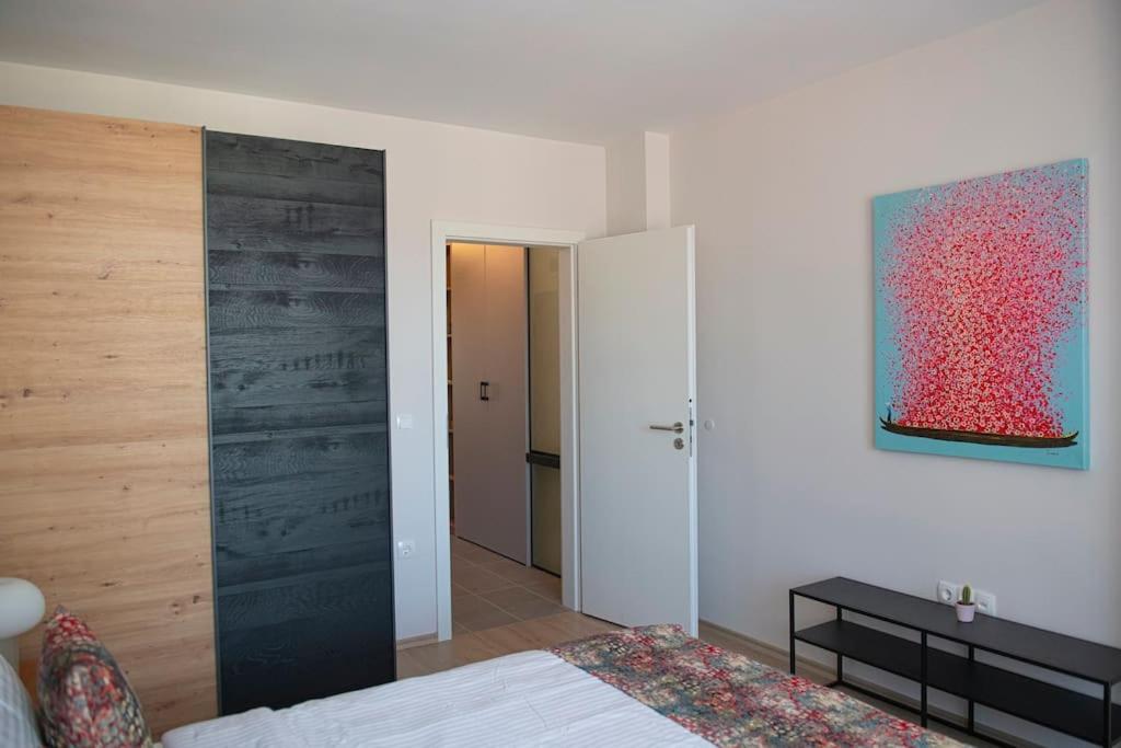 New York: A Spacious Modern Apartment With Parking София Экстерьер фото